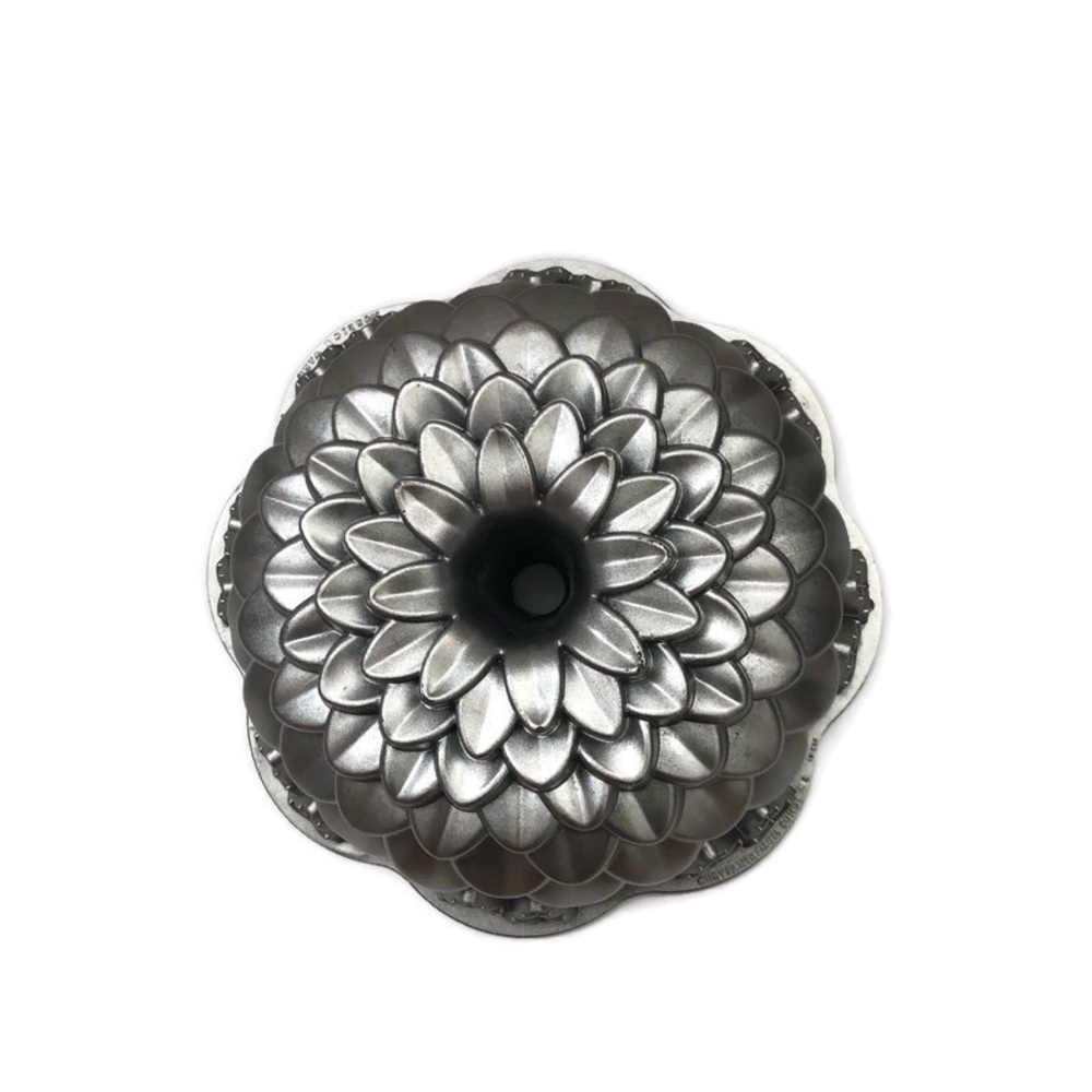 NORDIC WARE | Chrysanthemum Flower Bundt Cake